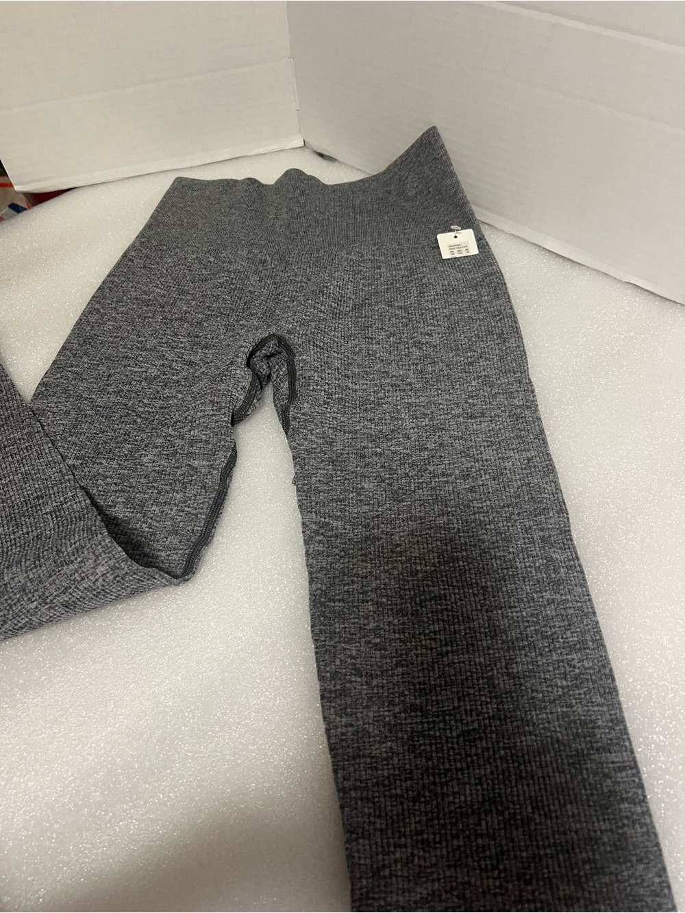 Gianni Bini Women’s Dark Gray Ribbed Stretch Leggings. Size Large. B15P83